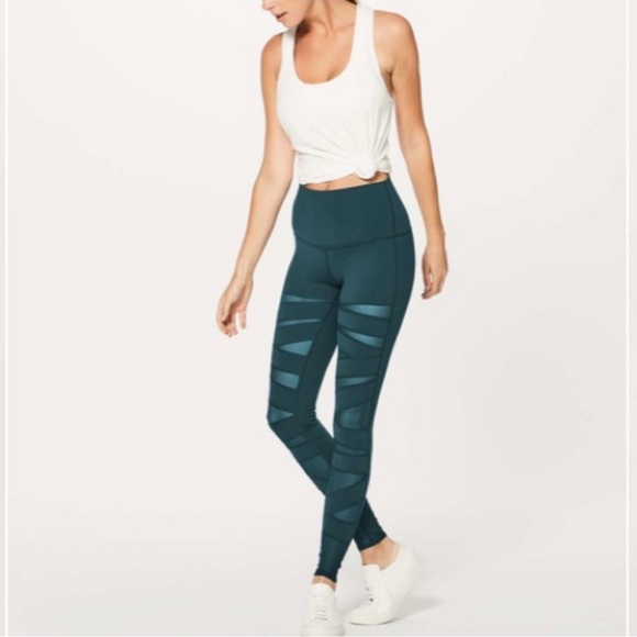 Lululemon Wunder Under high rise tech mesh submarine. Size 2 - Picture 2 of 11